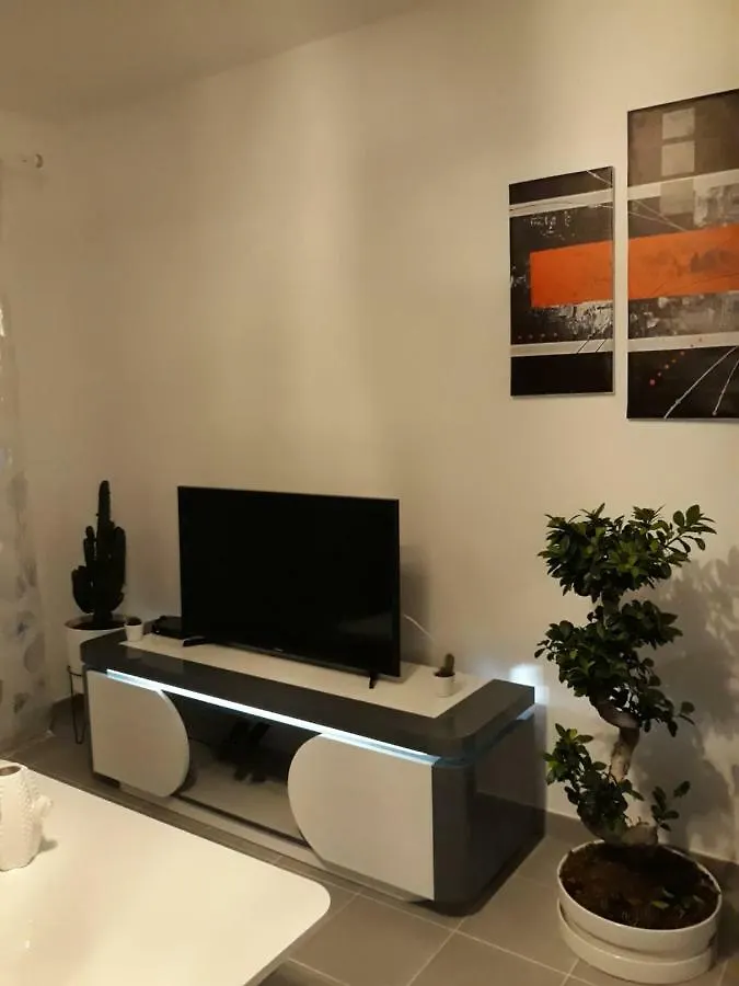 Appartement Neuf A 2Min Du Village De Marques Et Du Stadium Miramas Apartment